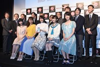 前列左から吉岡茉祐、三森すずこ、鈴木みのり、諏訪ななか、駒形友梨。