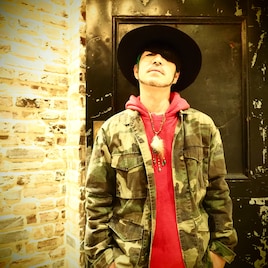 LOW IQ 01、5枚組CDボックス「The Early Years Series」リリース