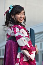 1年前から「卒業式 袴」で検索していたという有安杏果が自ら選んだ袴の後ろ姿。