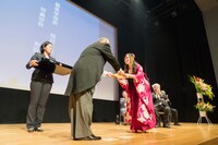 人気画像8位は「ももクロ有安、日大芸術学部写真学科を4年で卒業『やっと言えました』」より、学位記授与式の様子。（写真提供：スターダストプロモーション）