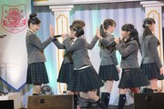 さくら学院「The Road to Graduation 2016 Final ～さくら学院 2016年度 卒業～」の様子。