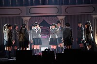 さくら学院「The Road to Graduation 2016 Final ～さくら学院 2016年度 卒業～」の様子。