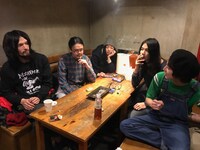 踊ってばかりの国。右から2番目が新メンバーの大久保仁（G）。