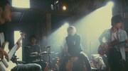 Thinking Dogs「Are you ready?」ミュージックビデオのワンシーン。