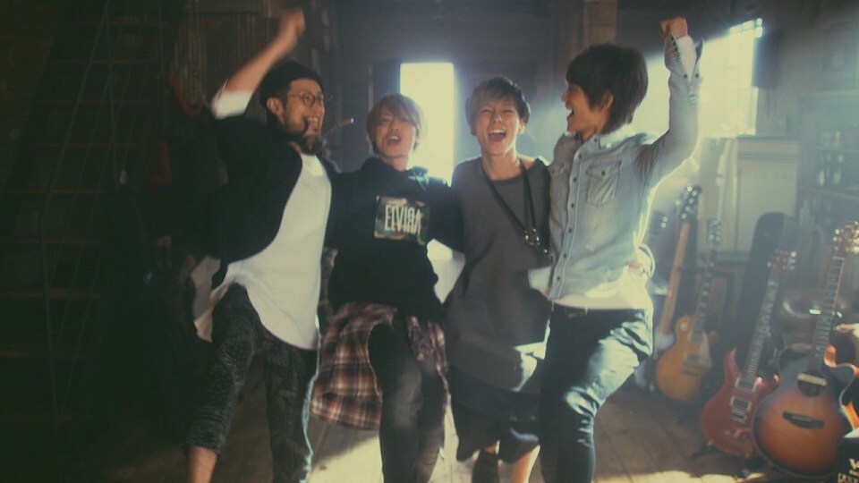 Thinking Dogsが秘密基地で戯れる新MV