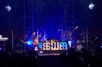 吉田山田「Over The Rainbowツアー～有明 コズミックダンスホール」の様子。（撮影：岩崎真子）