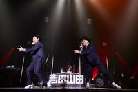 吉田山田「Over The Rainbowツアー～有明 コズミックダンスホール」の様子。（撮影：岩崎真子）