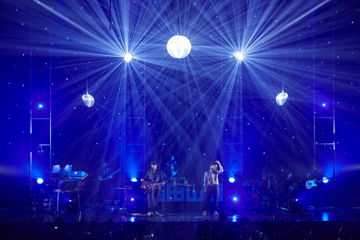 吉田山田「Over The Rainbowツアー～有明 コズミックダンスホール」の様子。（撮影：岩崎真子）