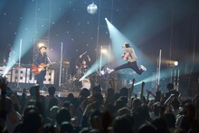 吉田山田「Over The Rainbowツアー～有明 コズミックダンスホール」の様子。（撮影：岩崎真子）