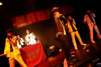 MAGiC BOYZとHUNGERのコラボの様子。（Photo by Shigeo Kosaka）