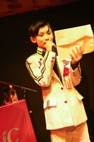 ZEN-LA-ROCKへのメッセージを朗読するジョー。（Photo by Shigeo Kosaka）