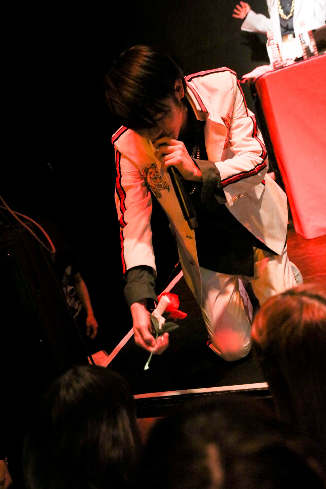 婚活ラップを披露するマヒロ。（Photo by Shigeo Kosaka）