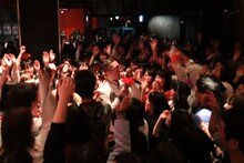 婚活ラップを披露するZEN-LA-ROCK。（Photo by Shigeo Kosaka）