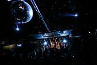 「デビアンフレンドパーク」でのライブの様子。（写真提供：エイジアプロモーション）