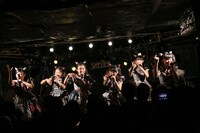 「デビアンフレンドパーク」でのライブの様子。（写真提供：エイジアプロモーション）