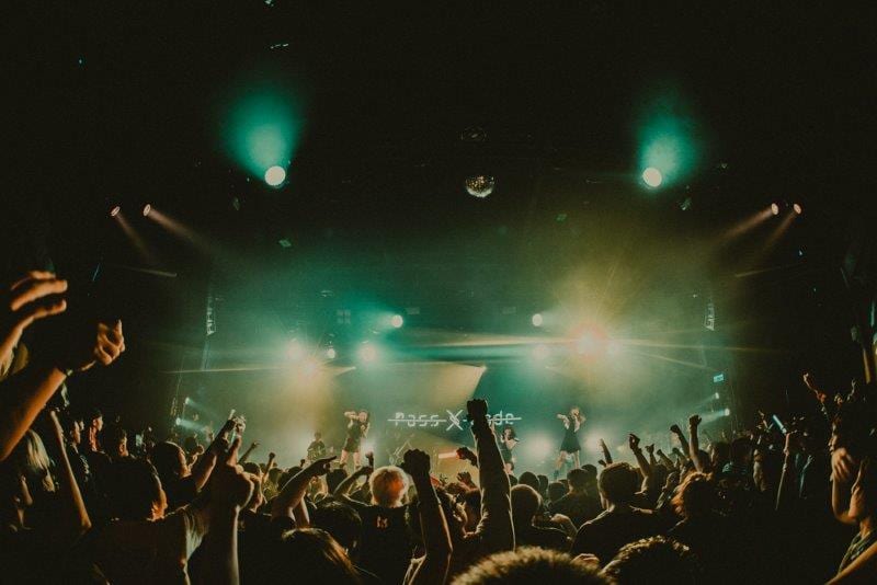 PassCode、今夜「bite the bullet」初OA＆初海外ライブで800人熱狂