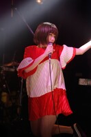 SHE IS SUMMER「SHE IS SUMMER JOIN ROOMSHARE #2」の様子。