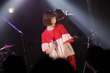 SHE IS SUMMER「SHE IS SUMMER JOIN ROOMSHARE #2」の様子。