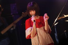 SHE IS SUMMER「SHE IS SUMMER JOIN ROOMSHARE #2」の様子。