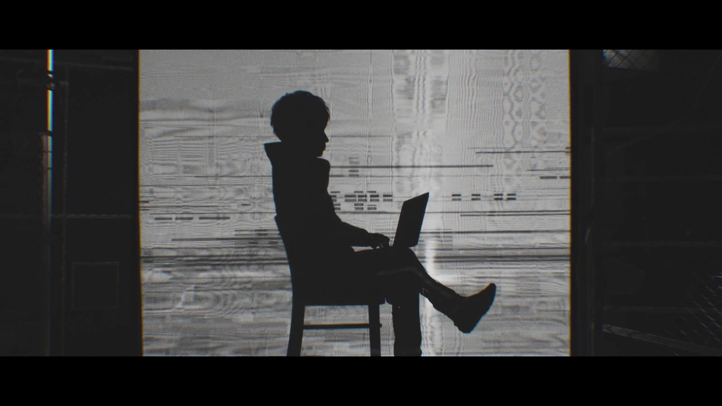 「TRAGEDY:ETERNITY」ミュージックビデオのワンシーン。