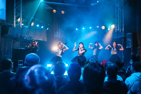 ヲルタナティヴお披露目イベント「ヲルタナティヴ」の様子。