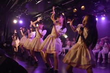 「はっぴースキップ☆ジャンプ」をパフォーマンスする桜エビ～ず。