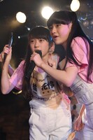 左から橘花怜、桜ひなの。