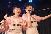 左から湊梨紗、律月ひかる。