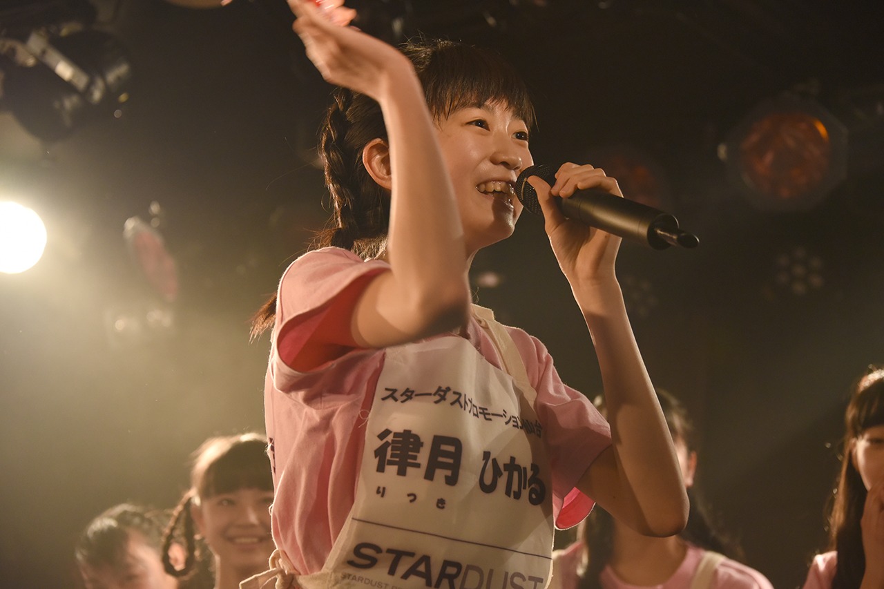 「二日酔いでうざ絡みしてくんじゃねえよ！」とキャプテンEOへの不満をぶちまける律月ひかる。