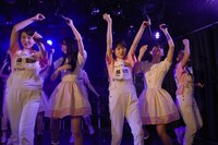 左から湊梨紗、茜空、橘花怜、水春、伊達花彩。