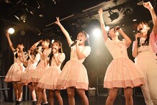 5月4日に宮城・太白区文化センター 楽楽楽ホールにて再びツーマンライブを行うことを告知する桜エビ～ずといぎなり東北産。