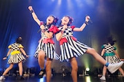 「ばってん少女隊の、田舎娘が四大都市のライブハウスを巡るツアー」DLUM LOGOS公演の様子。(撮影:濱本英介)