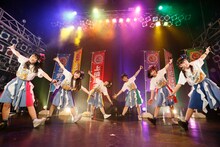 「ばってん少女隊の、田舎娘が四大都市のライブハウスを巡るツアー」DLUM LOGOS公演の様子。（撮影：濱本英介）