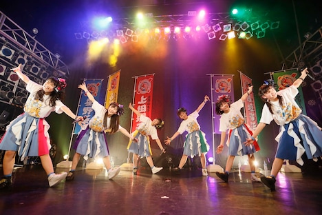 「ばってん少女隊の、田舎娘が四大都市のライブハウスを巡るツアー」DLUM LOGOS公演の様子。(撮影:濱本英介)