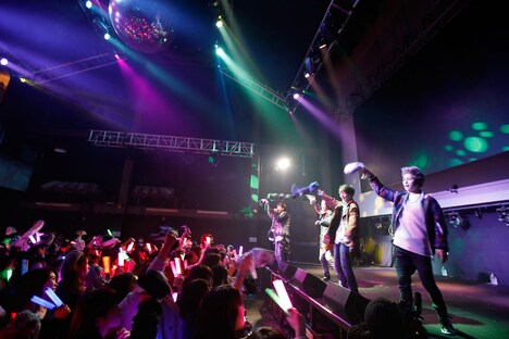 PrizmaXのライブの様子。（撮影：M.キセキ）