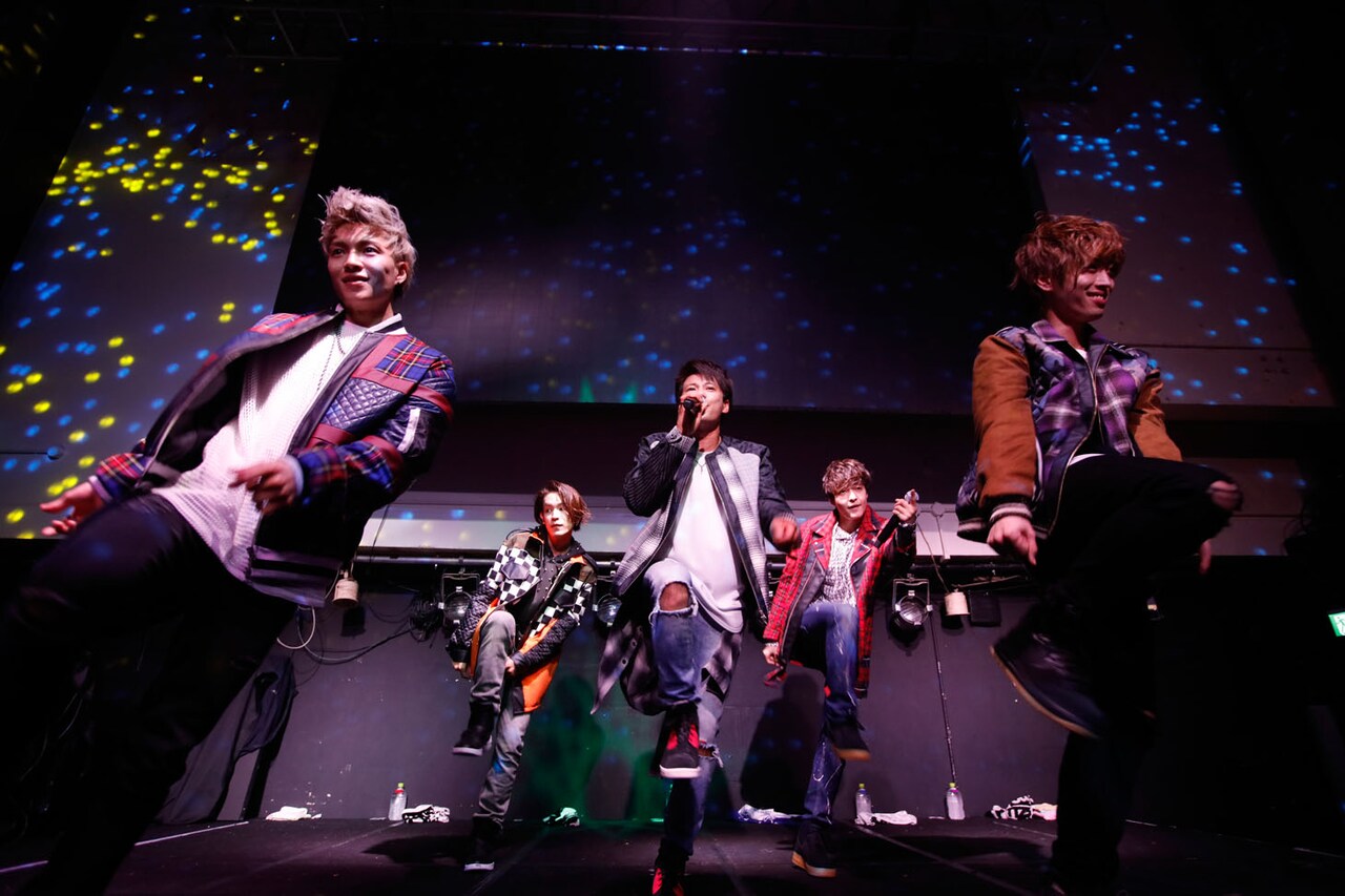 PrizmaX、アルバム全曲ライブでホリックとデビュー4周年祝福