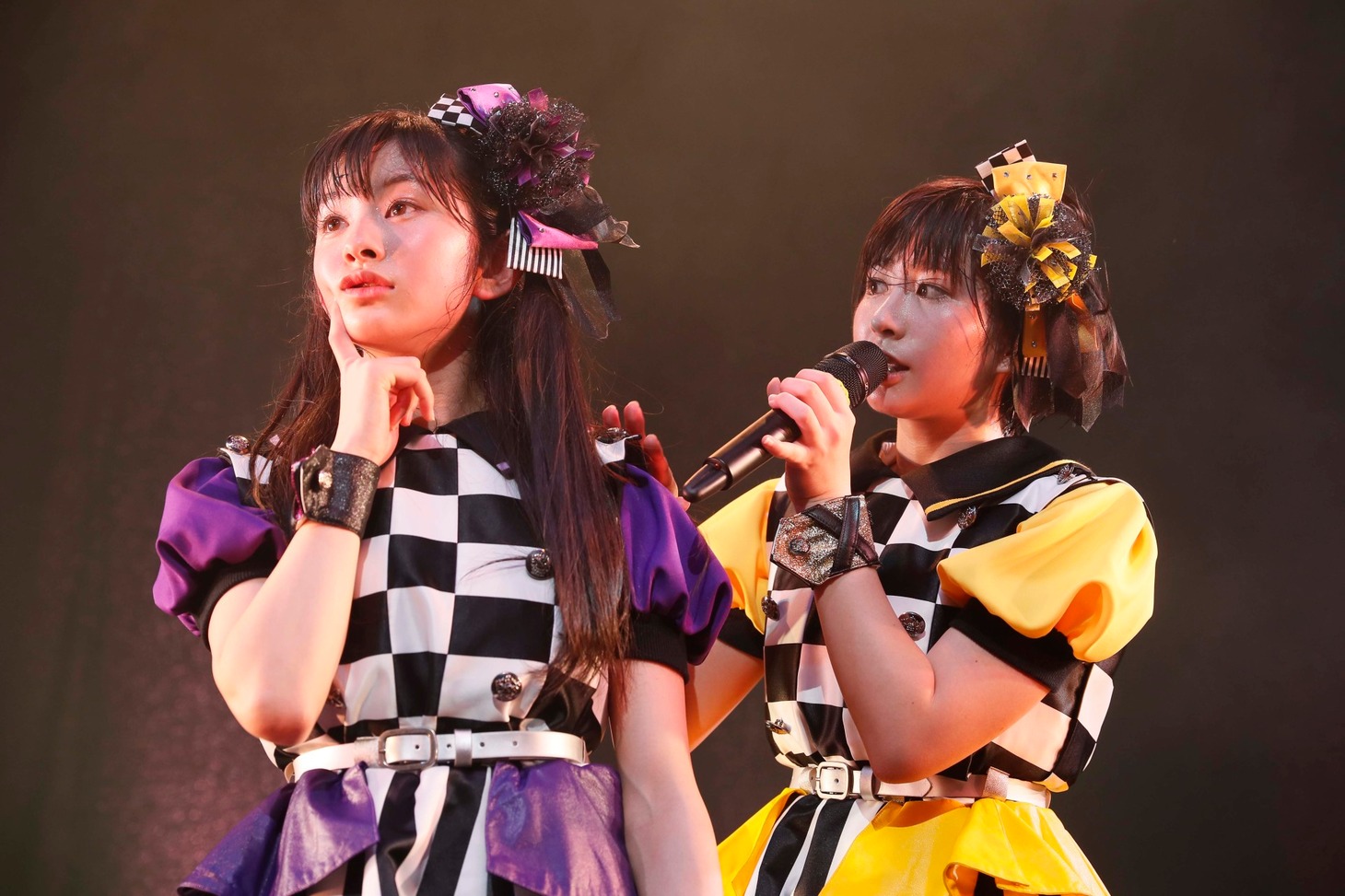 左から瀬田さくら、春乃きいな。（撮影：濱本英介）