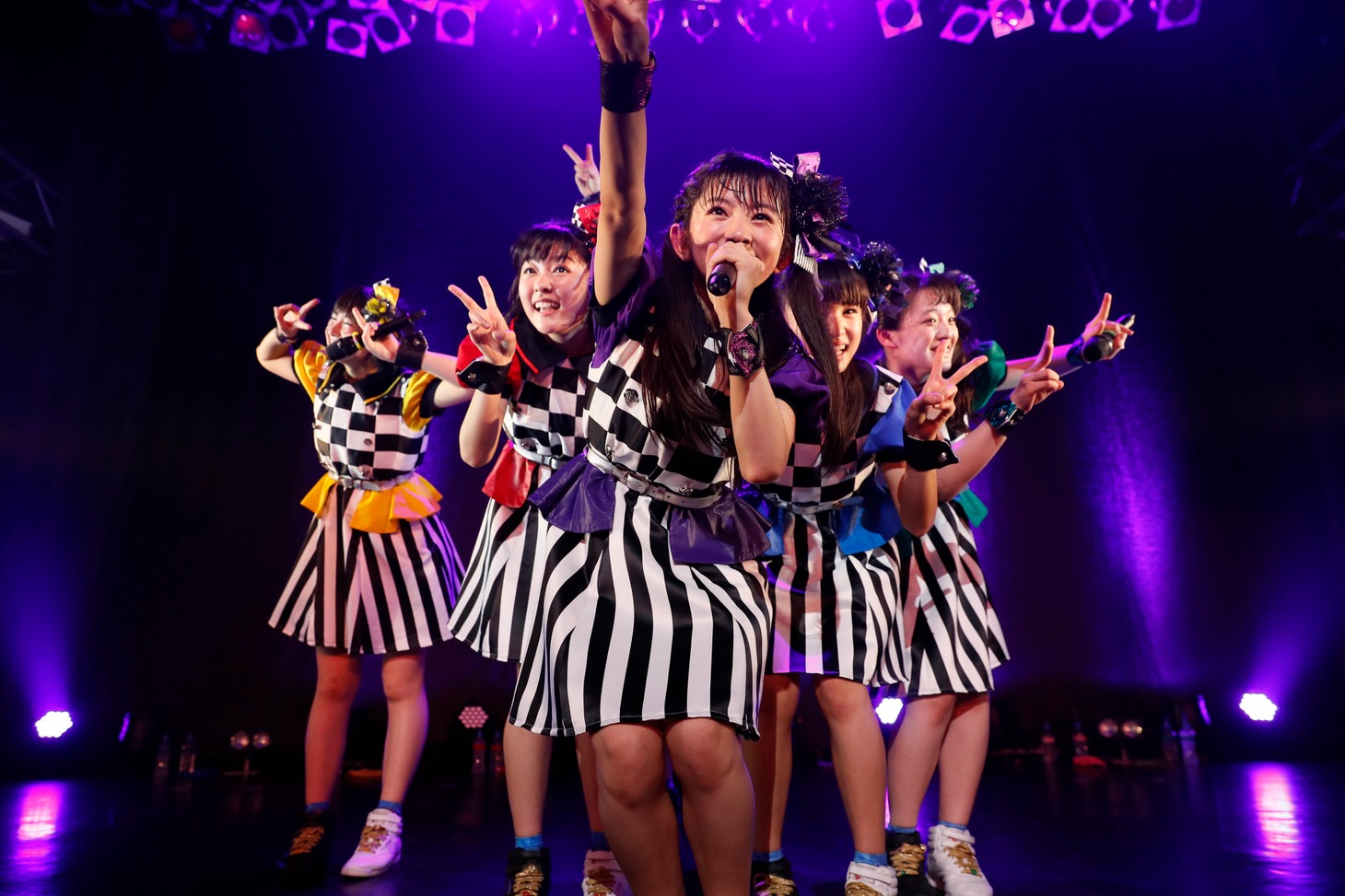 「ばってん少女隊の、田舎娘が四大都市のライブハウスを巡るツアー」DLUM LOGOS公演の様子。（撮影：濱本英介）