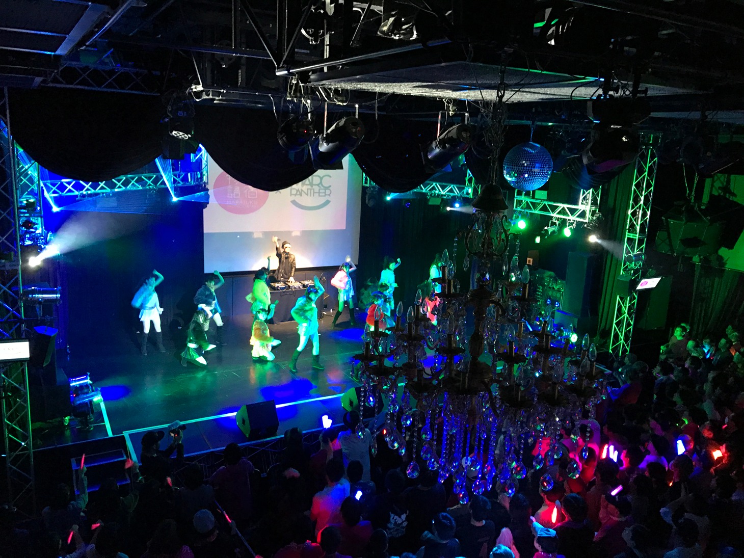 「原宿物語ワンマンライブ vol.02～三千世界～」の様子。（写真提供：ミレニアムプロモーション）