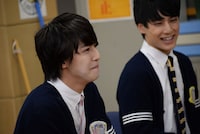 団長先生の話を聞くタカシとユースケ。