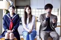 左から武田玲奈、松井玲奈、野田洋次郎。