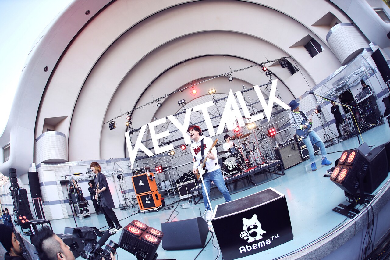 KEYTALK、新曲連発の代々木フリーライブ「リリパパパラダイス」