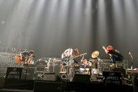 04 Limited Sazabys「日本武道館ワンマンライブ」の様子。（写真提供：日本コロムビア）