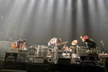 04 Limited Sazabys「日本武道館ワンマンライブ」の様子。（写真提供：日本コロムビア）