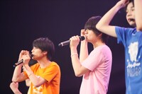 左から板垣瑞生、佐野勇斗、塩崎太智。