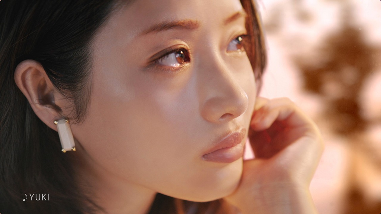 「フレアフレグランス」新CM「香りで前を向く」編より。