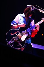 宮崎朝子（G, Vo）（撮影：岡田貴之）