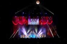 「星たちの饗宴（うたげ）～アポロンと共に～」を披露する3B junior。