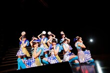 ザ・スパイダース「バン バン バン」を披露する大平ひかる、小田垣陽菜、公野舞華、小島はな、斎藤夏鈴、塚本颯来、中原咲耶、中村優。
