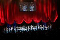 第1部のパフォーマンスを終えて退場する3B junior。